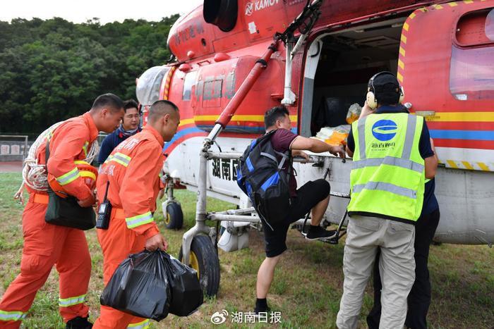 他们身处不同位置，目标冲向同一个地方