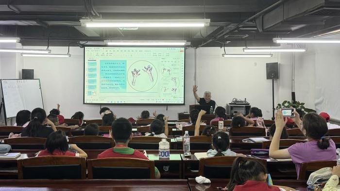 聚焦申遗成功，文物保护专家关战修和新京报小记者共话北京中轴线