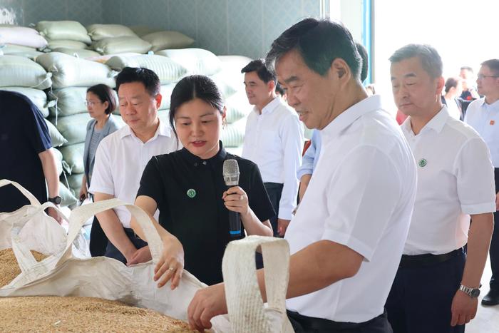 何报翔率队赴湖南围绕“加强科技创新与开放合作 切实保障粮食安全”开展调研