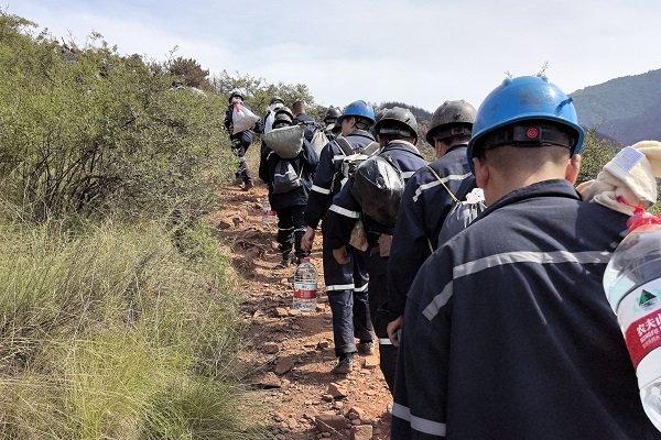 驰援驻地灭山火 危急时刻显担当