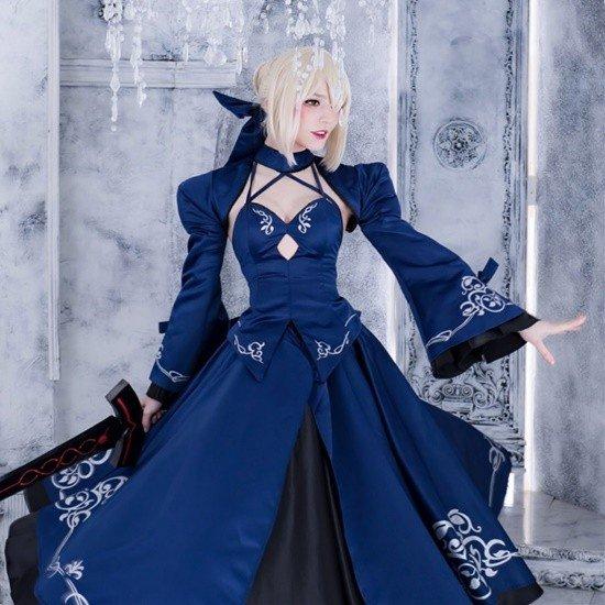 俄妹COS《Fate》Saber：泳装呆毛王 靓丽吸睛