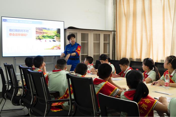 “携手蓝天救援队，共筑生命守护线”——合肥市庐阳实验小学“缤纷夏日”红领巾假日小队实践活动