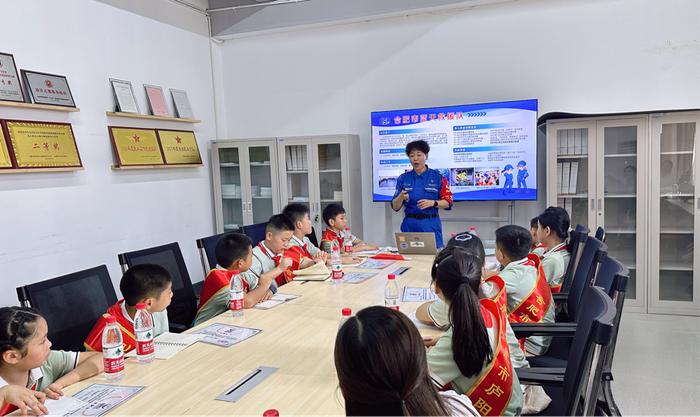 “携手蓝天救援队，共筑生命守护线”——合肥市庐阳实验小学“缤纷夏日”红领巾假日小队实践活动