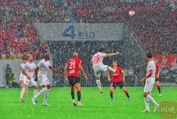 C视频｜暴雨中 成都蓉城4：0酣畅大胜长春亚泰