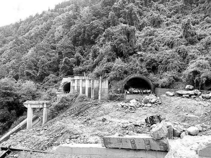 四川康定发生山洪泥石流灾害