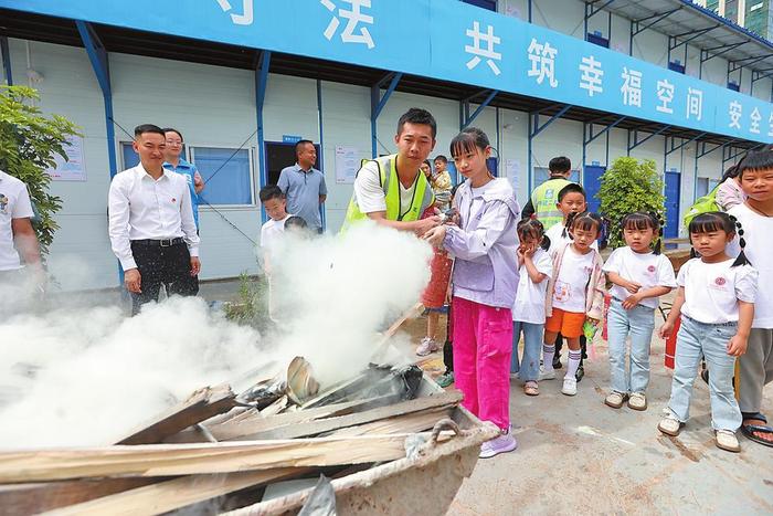 昆明成立建筑行业职工子女托管班