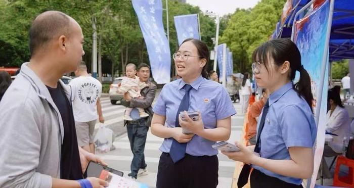 守护民生，绘就天门好“枫”景！湖北省天门市委政法委唱好“政法护航戏”