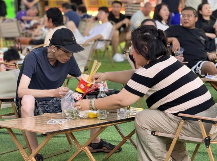 首届沈阳雪花国际啤酒节开幕 秦昊出任公益形象大使