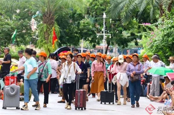 云南河口县：暑期旅游市场“热力”十足