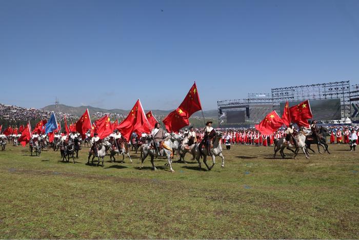 甘南草原唱响盛世欢歌——第二十二届九色甘南香巴拉旅游艺术节开幕侧记