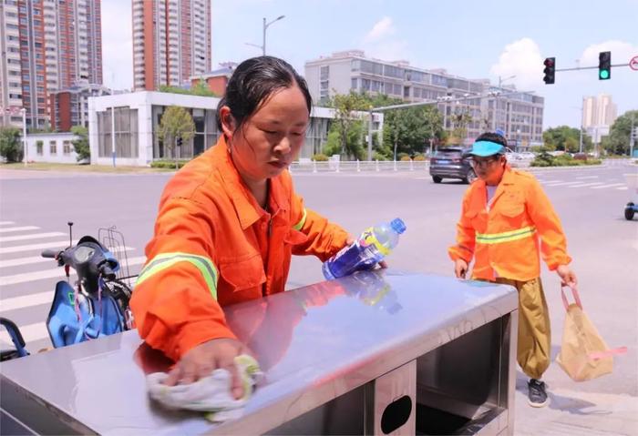 头顶烈日、挥汗如雨……致敬热浪中的奋斗者！