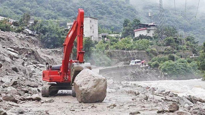 【图集】康定山洪泥石流已有8人遇难，村民：反应时间只有一两分钟