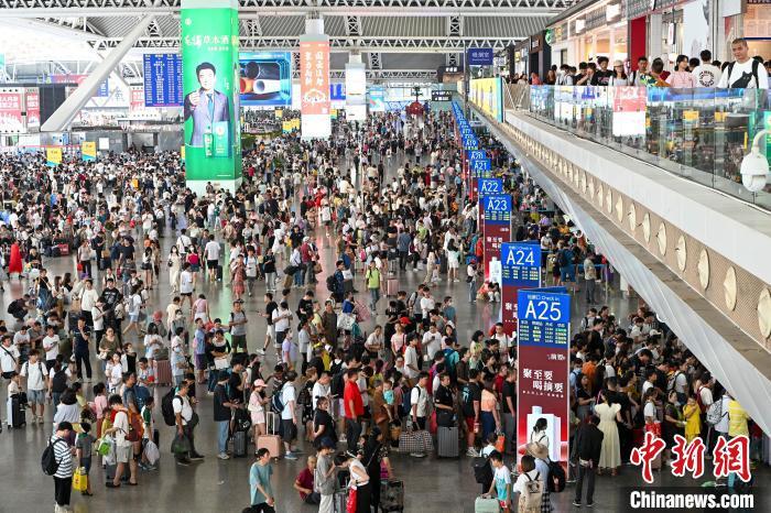 暑运首月广铁集团发送旅客超5921万人次