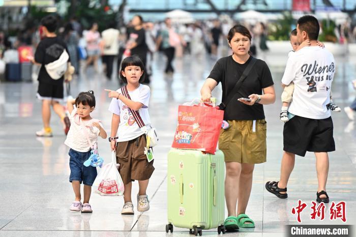 暑运首月广铁集团发送旅客超5921万人次