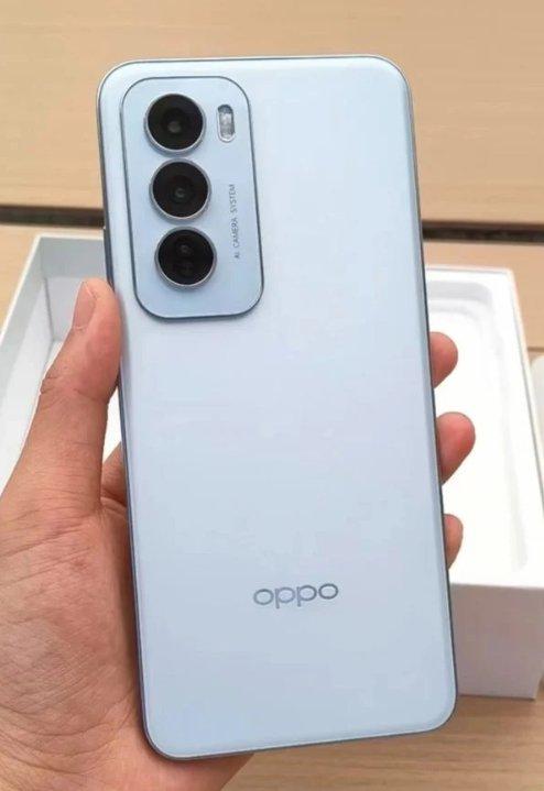 OPPO Reno 12 浅蓝色选项在现实生活中曝光：预售明天开始