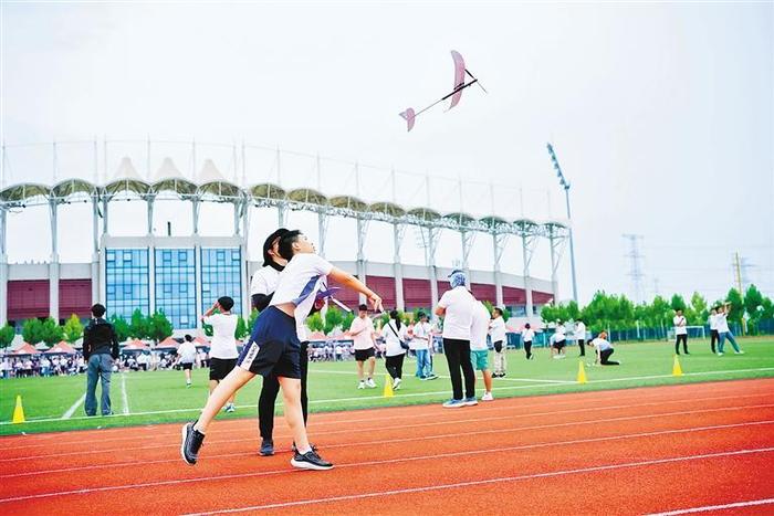 4000余名中小学生放飞航天梦 全国青少年航空航天模型教育竞赛活动总决赛在古城举行