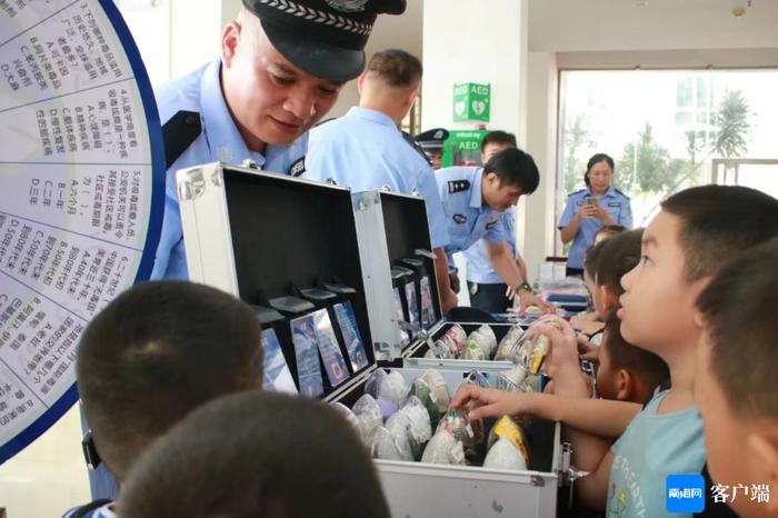 屯昌小小萌娃进警营 零距离体验别样“警”彩