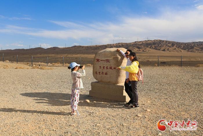 【陇拍客】嘉峪关：万里长城第一墩迎来旅游“热”