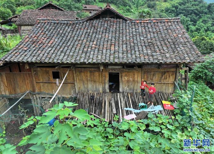 守望青山向新生 这个壮寨已有二百多年历史（组图）