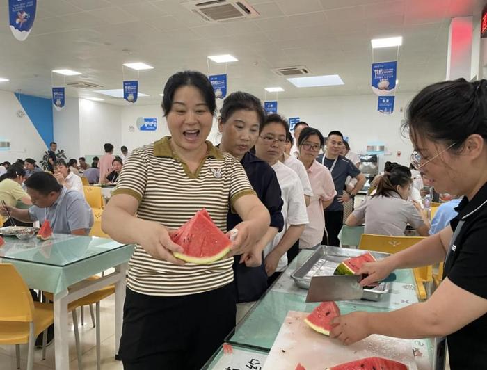 长丰（双凤）经开区：企业工会开展送清凉活动