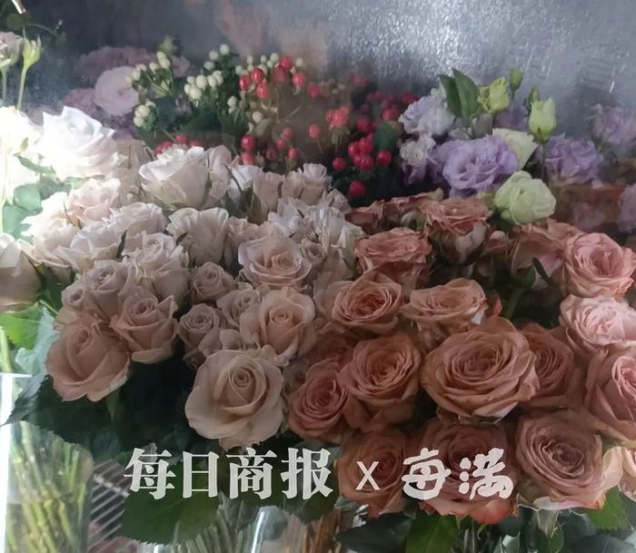 七夕将至，杭城花店已开“卷”？什么品种卖得最好？有商家已接到600多个订单......