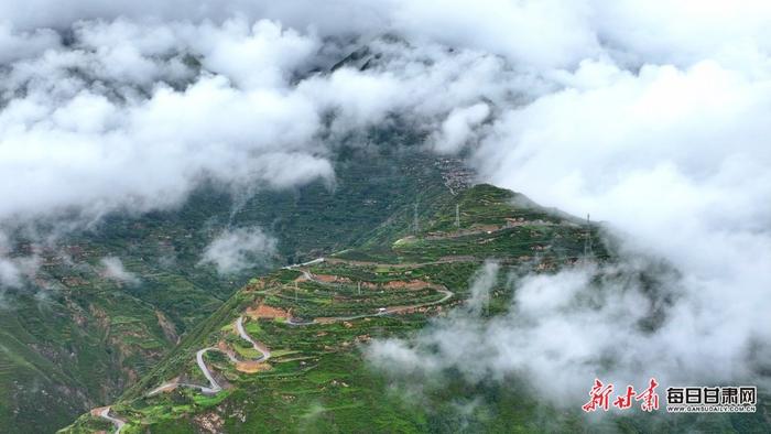 【镜观陇原】雨后俯瞰武都城 烟波缥缈似仙境