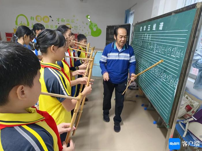 非遗在海南丨国家级黎族竹木器乐代表性传承人黄照安：期待民乐班登上世界舞台