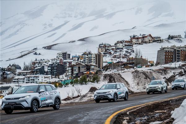 为了展现耐寒实力 比亚迪在雪山上开了场发布会