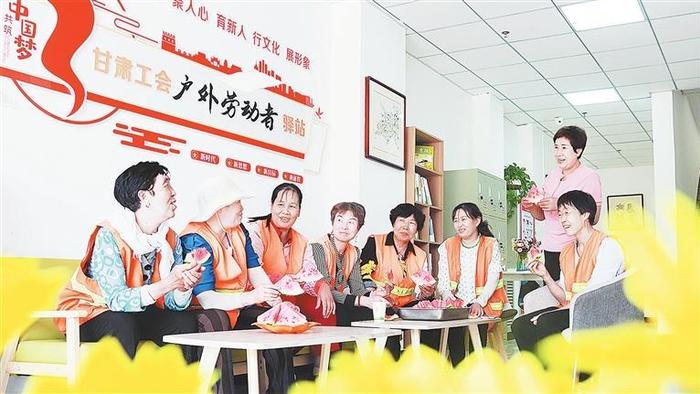 甘肃各地工会驿站为户外劳动者搭建“清凉角”