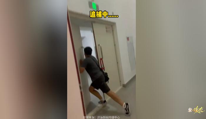 象·暖流丨济源女辅警休假遛娃抓获一嫌犯，她4岁孩子在身旁