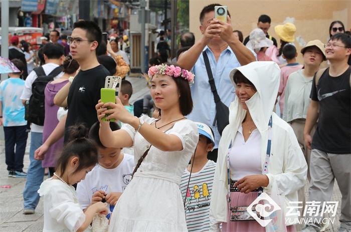 【高清组图】昆明老街成为暑期旅游的热点打卡地