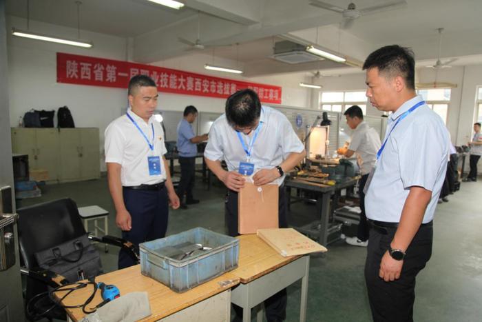 “技能成就梦想、技能兴陕报国”——陕西省第一届职业技能大赛西安市选拔赛装配钳工和机电一体化赛项在西安技师学院成功举办