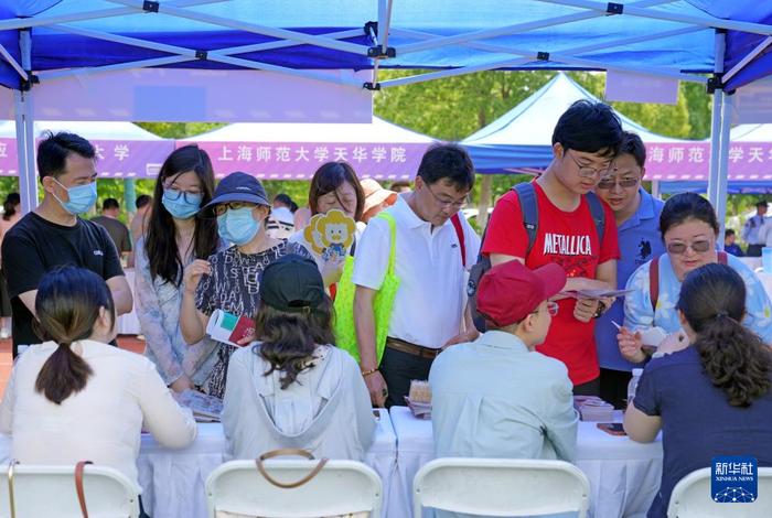 高分考生挤进二本和大专｜深度报道