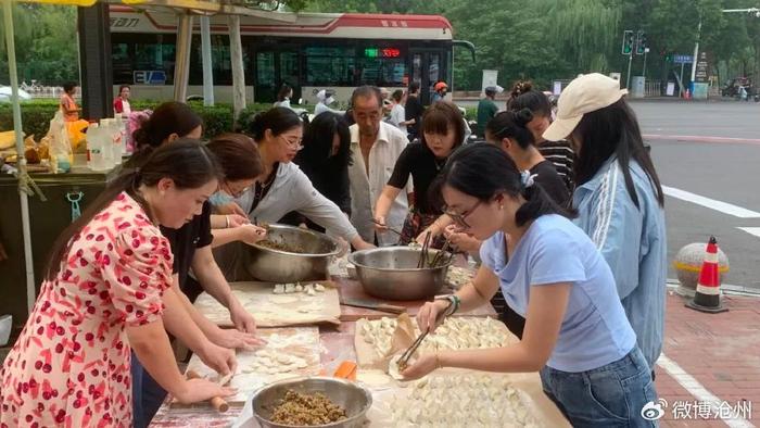 当街做饭的人越来越多！沧州这里可真热闹