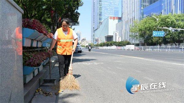 组图 | 高温下的坚守 汗水凝聚芙蓉力量