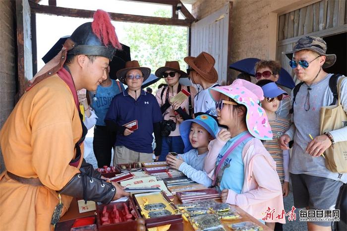 【镜观陇原】敦煌阳关景区迎来旅游高峰