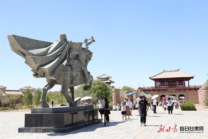 【镜观陇原】敦煌阳关景区迎来旅游高峰