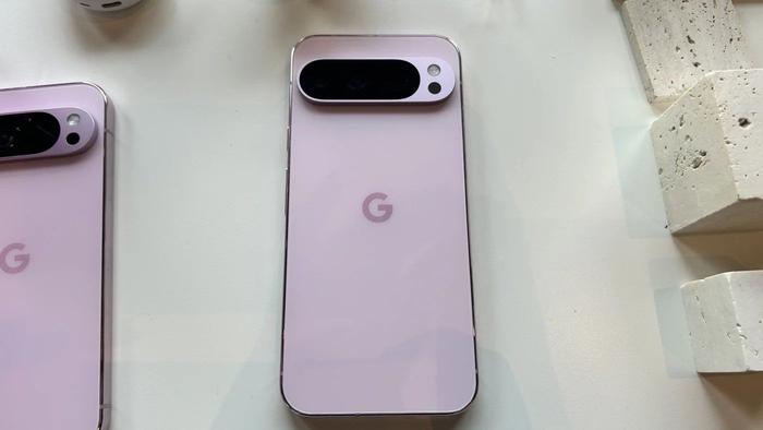 粉色版谷歌 Pixel 9 Pro XL 手机真机曝光