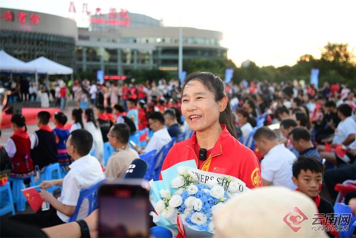 【高清组图】家乡沸腾 云南骄傲！刘浩巴黎奥运夺冠时刻 玉溪家乡人民共庆荣耀