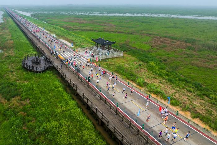 我的马拉松｜67岁“六星跑者”：跑出去就好，回来就有收获