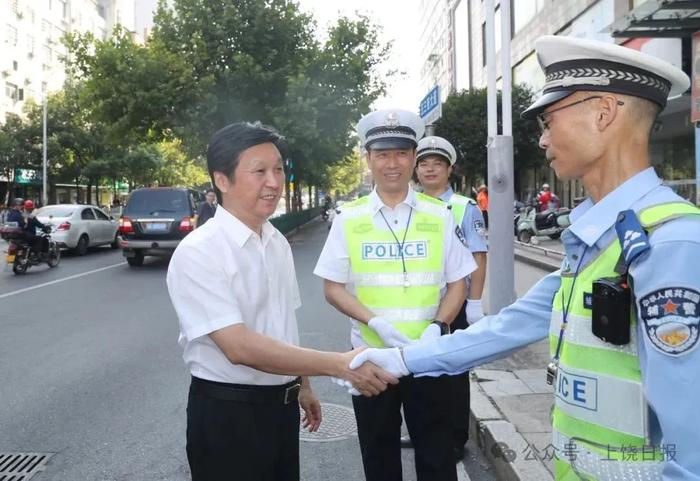 “整个评论区都认识的警察”，市长看望慰问