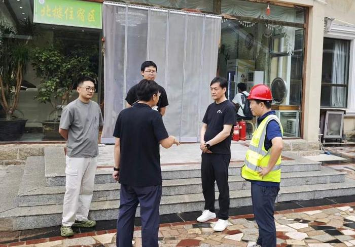 迅速行动，应对强降雨