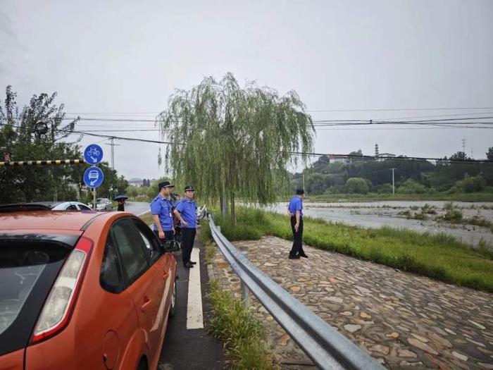 迅速行动，应对强降雨