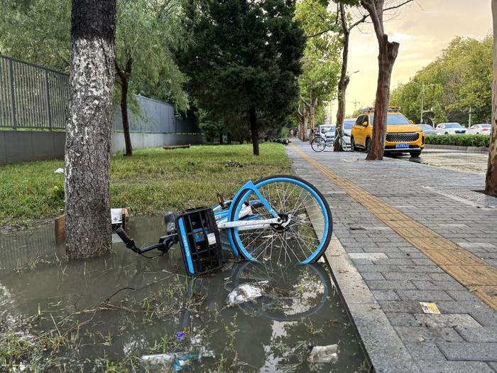 昨天暴雨北京有车辆涉水受损，市民如何报案、理赔？