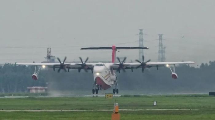 我国自研水陆两栖飞机，“鲲龙”AG600 批产首架机部件陆续交付