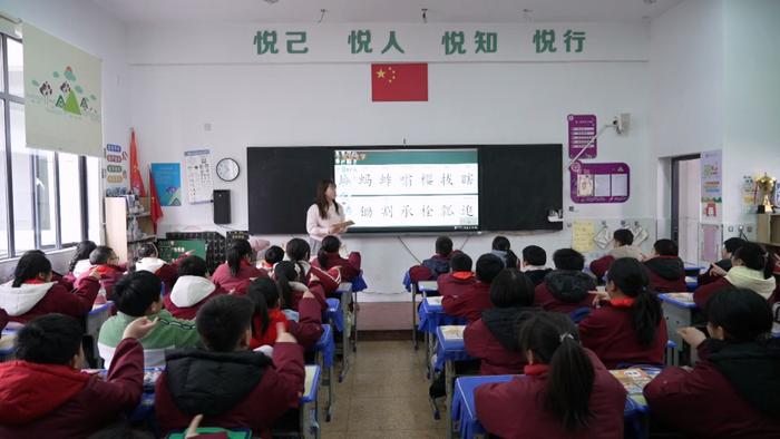 观潮的螃蟹丨给中小学老师减负动真格，湖南“减法题”加法做