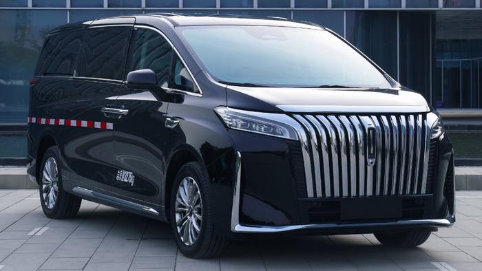 长城魏牌高山 MPV 基型车亮相，预计面向高端定制化市场