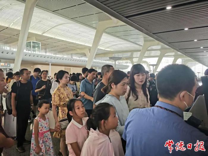 常德火车站暑运持续升温 日均到发旅客超2.1万人次