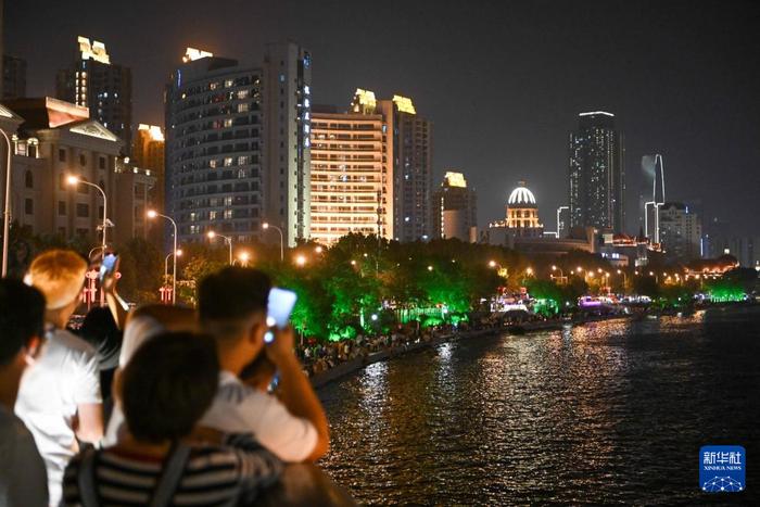 天津：海河两岸乐享美丽夜景