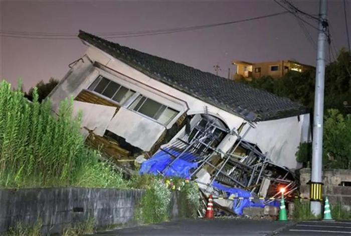 日本发布首个“特大地震预警”！最严重或超32万人死亡，民众疯抢生活物资